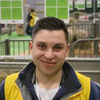 LOUIS FRISCHINGER S'INVESTIT DANS LA FILIERE OVINE. A 22 ans, il a conscience de l'importance de sa génération dans le renouvellement des éleveurs ovi