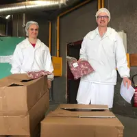 Le 7 avril, le centre hospitalier du Mans a reçu 400 tranches de gigot d’agneau et 62 kilos de morceaux à tajine ou sauté d’agneau. Une façon de remer