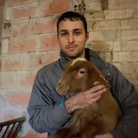 Léo Gasc, 21 ans, éleveur ovin et horticulteur dans l’Aude © J. Bonnery