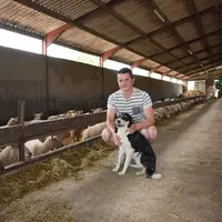 « De nombreuses évolutions ont fait de l'élevage ovin un métier moins pénible. Les pratiques et équipements évoluent, c’est intéressant parce qu’on vo
