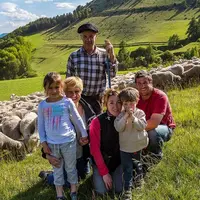 La famille Pellissier commercialise 1 200 agneau par an en vente directe. Une activité débutée en 2008 qui a très vite trouvé sa clientèle.