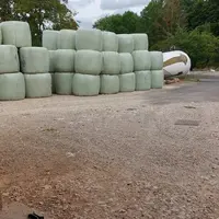 L’éleveur produit environ 300 bottes d'enrubanné par an, ce qui lui permet d'atteindre l'autonomie protéique pour son troupeau.