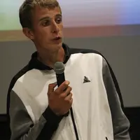 Adrien Chambon a gagné les Ovinpiades 2022. Il est originaire de Haute-Loire et incarne le renouvellement des générations puisqu'il est en cours d'ins