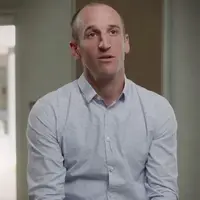 Alexandre Saunier, éleveur ovin en Saône-et-Loire, craint pour son projet d'élever ses brebis en 100 % plein air face à l'augmentation de la prédation