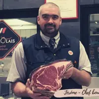 Chef boucher du Super U de Prissé (Saône-et-Loire), Jérôme Saint-André a fortement dynamisé le rayon boucherie du magasin, avec à la clé un triplement