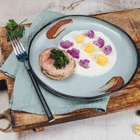 Épaule d’agneau roulée à la gremolata et chou-fleur