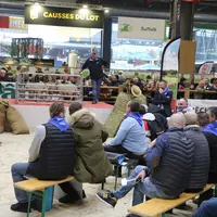 La vente aux enchères est devenue un rendez-vous incontournable du Salon international de l'agriculture, mettant en avant le goût de la grande distrib