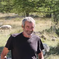 Nicolas Reynaud est éleveur de 900 Mourérous en système transhumant. Il produit des tardons, qui pourraient être valorisés avec le développement du to