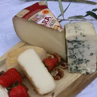 16 % des fromages affinés et les trois quarts des AOP produits en France sont au lait cru.
