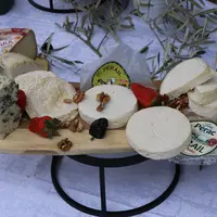 Fromages de brebis : roquefort, ossau-iraty et pérail.