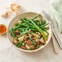Poêlée printanière au foie d’agneau et piment d’Espelette