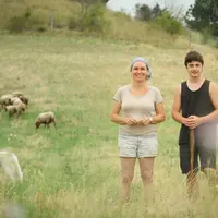 Solenn Guillaume et Yann Vetois, éleveurs de 240 brebis dans l'Aude