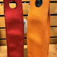 Ces sacs conservent la chaleur ou la fraîcheur de la bouteille grâce à la capacité isolante de la laine.