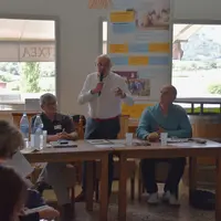 De gauche à droite : Daniel Bordarrampe, trésorier, Frédéric Nerrière, président et Beñat Saint-Esteben, vice-président, lors de l'assemblée générale
