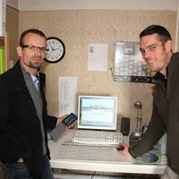 Loïc Lostanlen (ID Réseaux) et Jean Christophe Bernard, Gaec Eol Abred. La mise en réseau permet d'accéter à tous les outils de travail informatiques