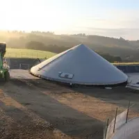 Unité de méthanisation dans un élevage porcin des Cotes-d'Armor.