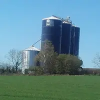 Laurent Ferchal a récemment investi dans des silos tour et dans des cellules ventilées pour stocker l’intégralité de ses besoins en céréales à la réco