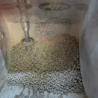 Le dispositif d'appel de l'aliment est composé d'une tige métallique sur laquelle glisse un cylindre. © Ifip