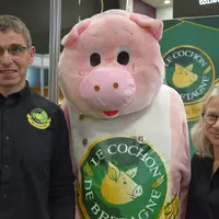 Gwenaël et Gisèle Postic, Cochon de Bretagne. " Les éleveurs doivent reprendre la main et aller au contact du public." © Y. Boloh