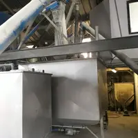 Les machines à soupe reçoivent le maïs, les complémentaires et les lactosérums en fonction des formules. © Y. Le Moigne