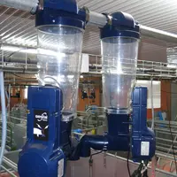 L'alimentateur en maternité dispose de deux trémies d'aliment. © Ifip