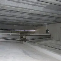 La salle de 144 places a été équipée de quatre rangées de racleurs en V Trac. © Ifip