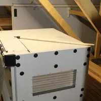 La centrale de soufflage de 1800 m3/h est installée dans les combles. © A. Puybasset