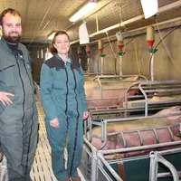 Gaëlle Taniou et son frère Romain Gautreau. « Nous avons trouvé un équilibre, avec un pic de travail du 15 mars au 15 août lié aux abeilles et aux cul
