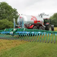Les rampes à patins constituent de bons atouts agronomiques, sanitaires et environnementaux pour les prairies. Mais les largeurs de travail doivent êt