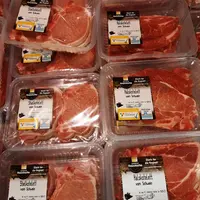 Cette barquette d'échine de porc  indique qu'il s'agit d'une viande bien-être (ITW) classée en mode de conduite 2.