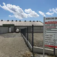 Les éleveurs mettent l'accent sur la signalisation, les clôtures et les sas sanitaires pour agir sur la biosécurité.