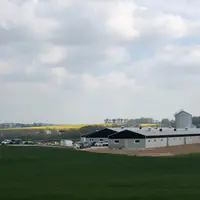 Construits de façon évolutive, les deux nouveaux batiments maternité et verraterie–gestante de la Scea de Kerbohec ont été pensés pour répondre aux ex