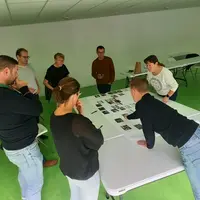 Le groupe porcs de Lamballe en réflexion pendant l’atelier «Fresque du climat».