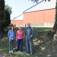 Philippe Le Clainche, avec Maï Lanneshoa (à gauche) et Patricia Le Feuvre, de l'OP Syproporcs. «Je tiens à donner une image positive de mon élevage, a