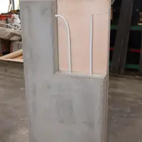 Les tubes multicouche dans lesquels circule l’eau chaude sont incorporés dans le béton. L’isolant intégré dans le panneau limite les déperditions de c