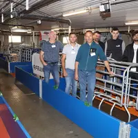 Les associés du Gaec de Kerascot (François Fagon, Patrick, Thomas et Benjamin Simon) et leurs deux salariés, Cédric Le Hir et Yohan Treguer. «Nous avo