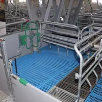 La case de maternité (Calipro) dispose d'un bat-flanc en deux partie qui permet de protéger le nid à portcelet en position ouverte.