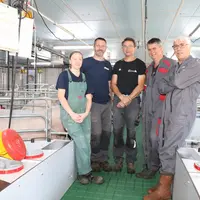 Emilie Delorm, à gauche, Sébastien David et Alain Brun, salariés de la SCEA Les Roys, avec Jean-Luc Théveniot et Roland Servant de Cirhyo. « Le potent