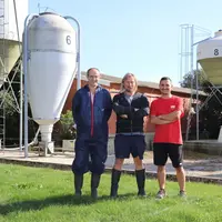 Damien Fournol, à gauche, technicien Cirhyo, Jean-Vincent Chapaton et Alexis Pugliese, de la SARL de Montburon. « Notre filière organisée autour du gr