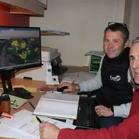 Christophe Le Pironnec accompagné de Loïc Dupont, d'Evel'Up :  «En épandant du lisier sur les céréales à paille et p