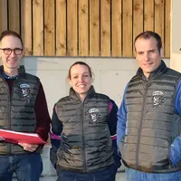 <em class="placeholder">Séverine et Benoît Le Page, accompagnés à gauche de Rémi Berthevas, Porélia  : « Le bâtiment doit se payer tout seul grâce à l