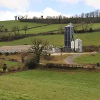 élevage de porcs en engraissement en zone de montagne avec fabrique d'aliment à la ferme