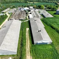 <em class="placeholder">Vue d'ensemble de l'élevage de David Le Lay dans le Finistère</em>