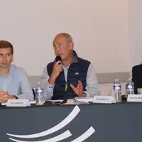 Michel Bloch au centre, président du groupement porc Eureden, entourés de Sandrine Bernard, directrice et David Bariou, respon