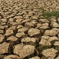 Terre craquelée par la sécheresse