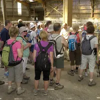 Les fermes pédagogiques, classées ERP de type PA (établissements de plein air) doivent aussi requérir le pass sanitaire dès lors qu’elles peuvent accu