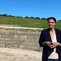 Audrey Bourolleau, cofondatrice d'Hectar, à la Laiterie des Godets, ferme pilote de l'association.
