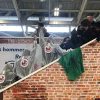 Exctinction rébellion envahit le stand de la FNSEA au salon de l'agriculture.