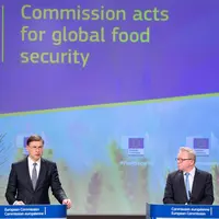 Valdis Dombroskis, vice-président exécutif de la commission européen, et Janusz Wojciechowski, commissaire européen à l’agriculture.