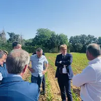 Marc Fesneau a visité samedi 21 mai deux exploitations agricoles du Cher, celle de Franck Thivrier polyculteur-éleveur à Massay et celle de Jean-Miche